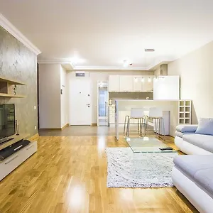 Incity Premium Garden Stay-central &private Terrace דירה